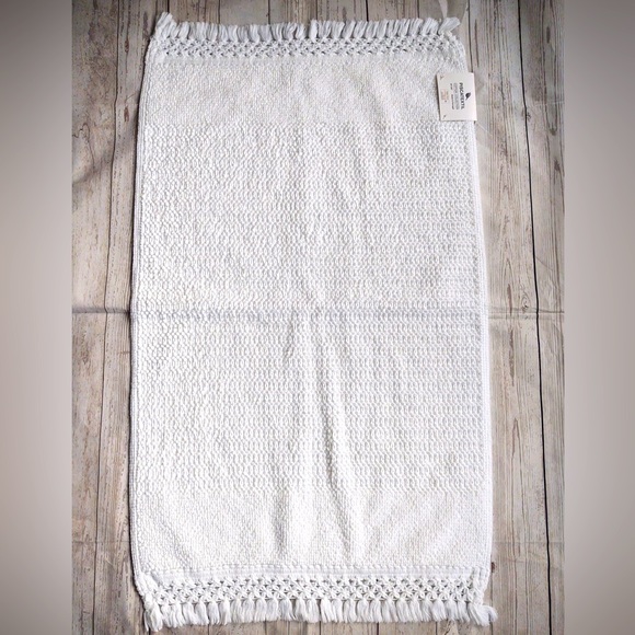 🎁Piscatextil Cotton Collection Bath Mat with Embroidery &  Tassels (24" x 36”) - Picture 1 of 9